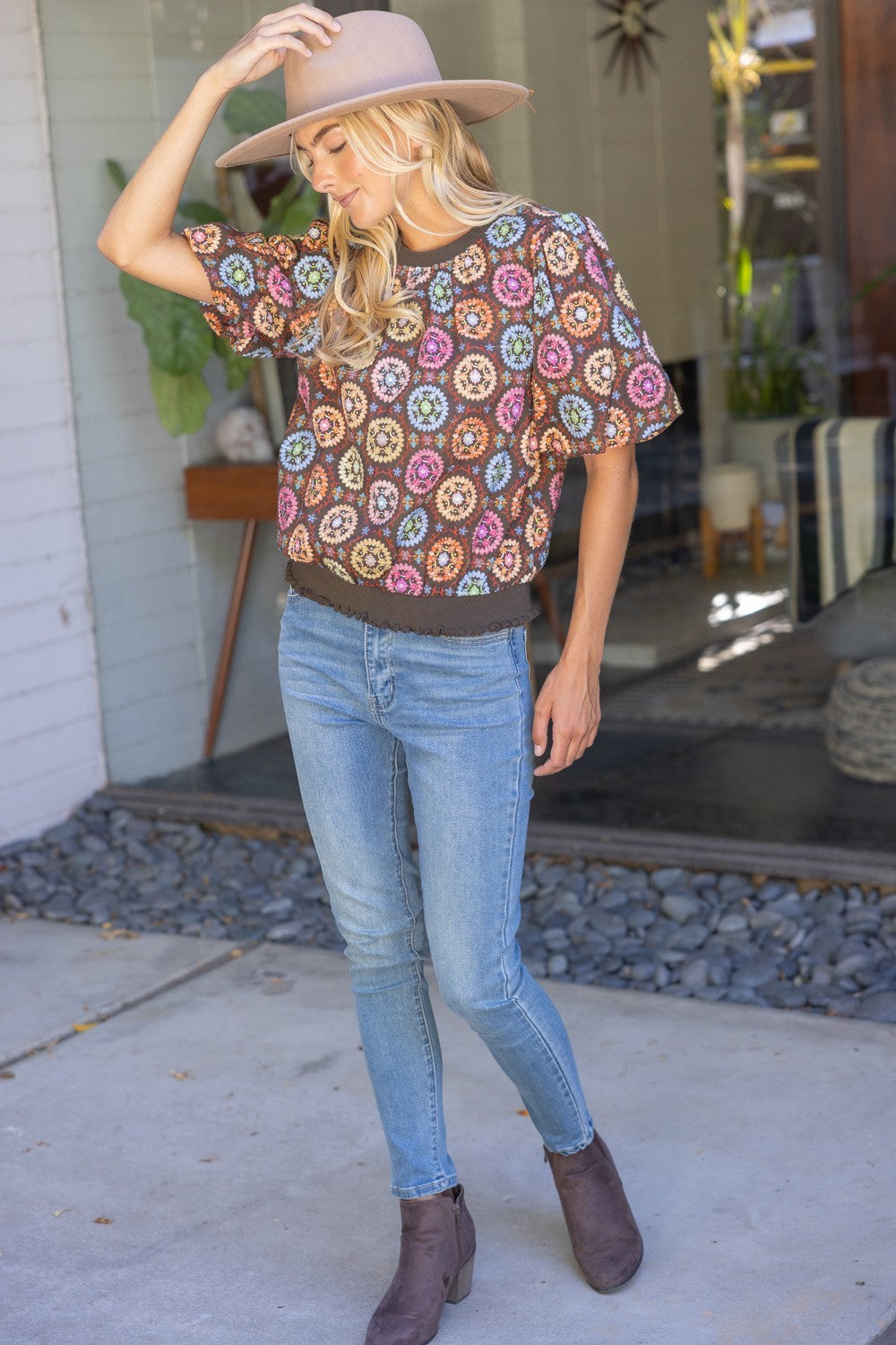 FLORAL EMBROIDERED BUBBLE SLEEVE TOP--BROWN/PINK