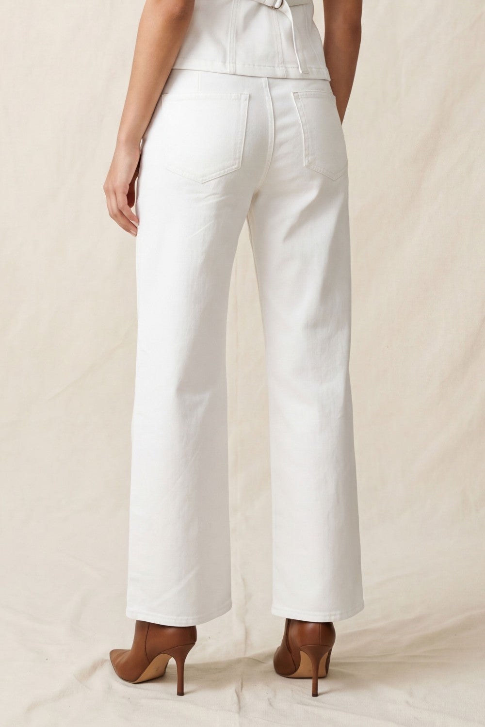 STRETCH DENIM STRAIGHT LEG JEANS WITH CONTRAST STITCHING--OFF WHITE