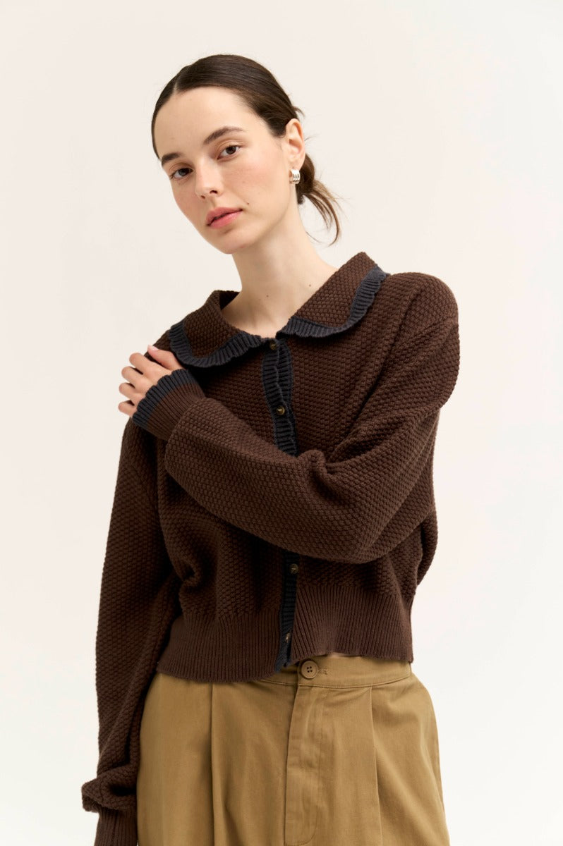 DARK CHOCO SCALLOP EDGE CARDIGAN
