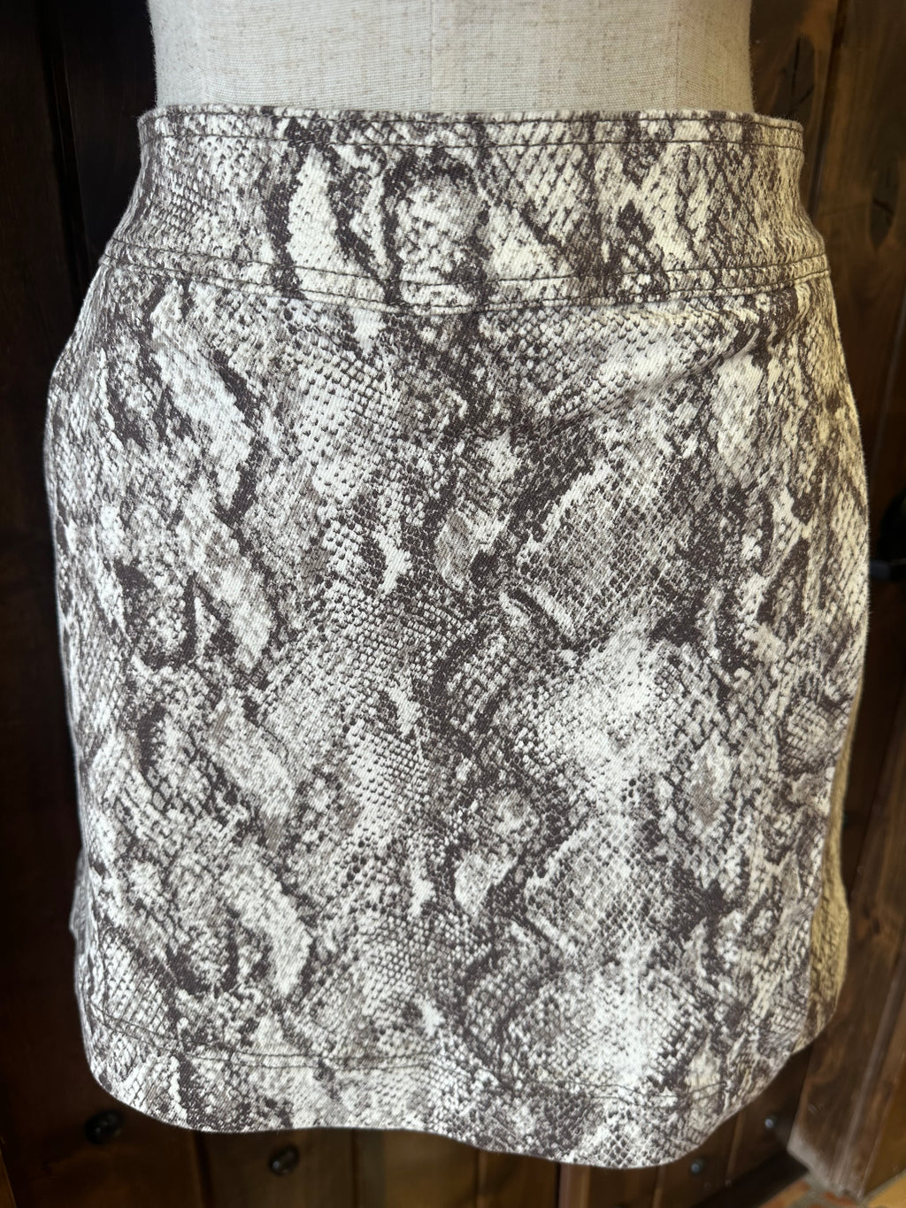 HABITUAL SNAKESKIN SKORT--BROWN MIX