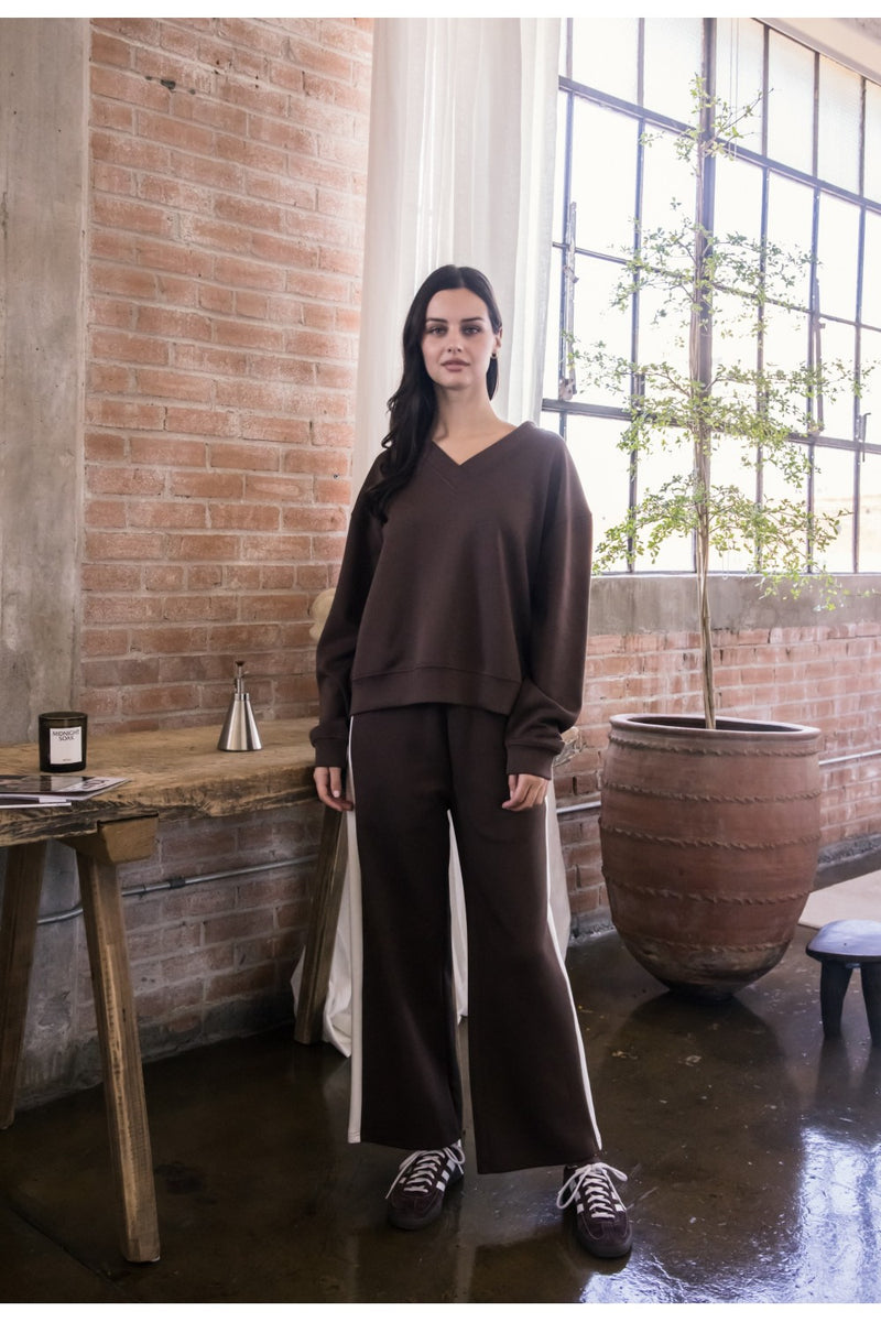 SCUBA MODAL V-NECK PULLOVER--BROWN