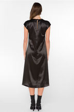 VELVET HEART AZARIA SHORT SLEEVE DRESS--BLACK