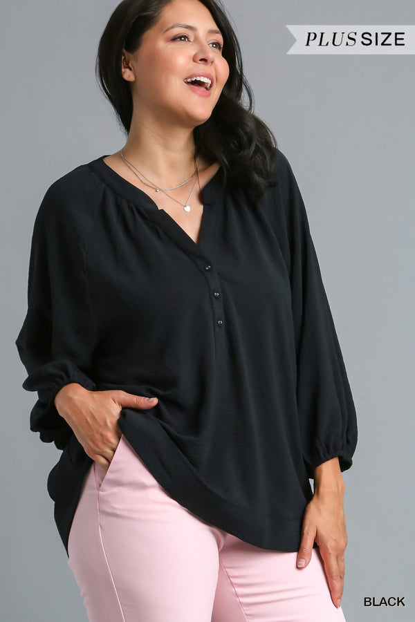 CURVY V-NECK 3/4 SLEEVE TOP--BLACK