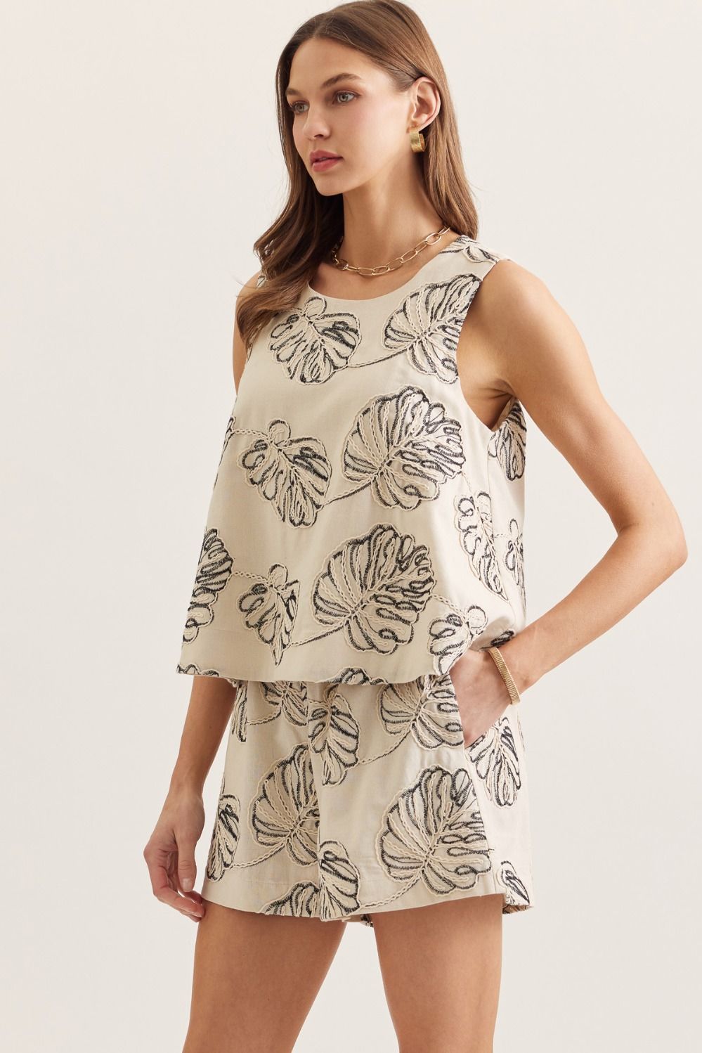 LEAF EMBROIDERED SLEEVELESS TOP--LINEN/BLACK